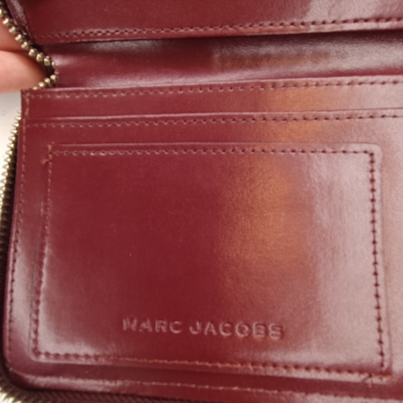 Marc Jacobs Main Line Burgundy Oxblood Minimalist Leather Zip Wallet - Picture 5 of 16
